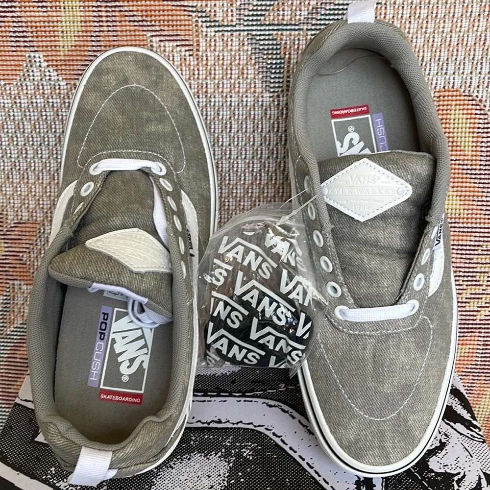 Vans WMNS Kyle Walker (Denim) Gray/White
VN0A5JIE9BM
Sneakers - athletic shoes - Picture 13 of 16